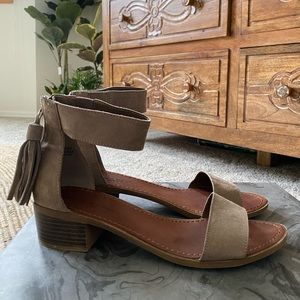 Low block heel shoe